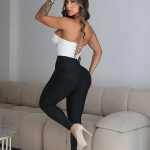 Legis para ELLA levanta cola marca Kikis con faja inter